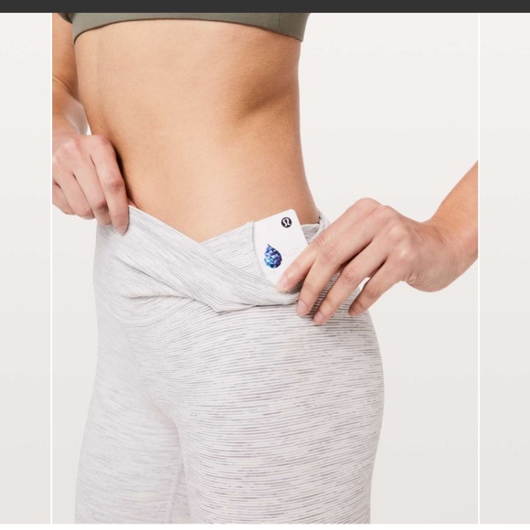 Lululemon Wunder Under High-Rise 7/8 Tight *Luxtreme 25" - Picture 2 of 3